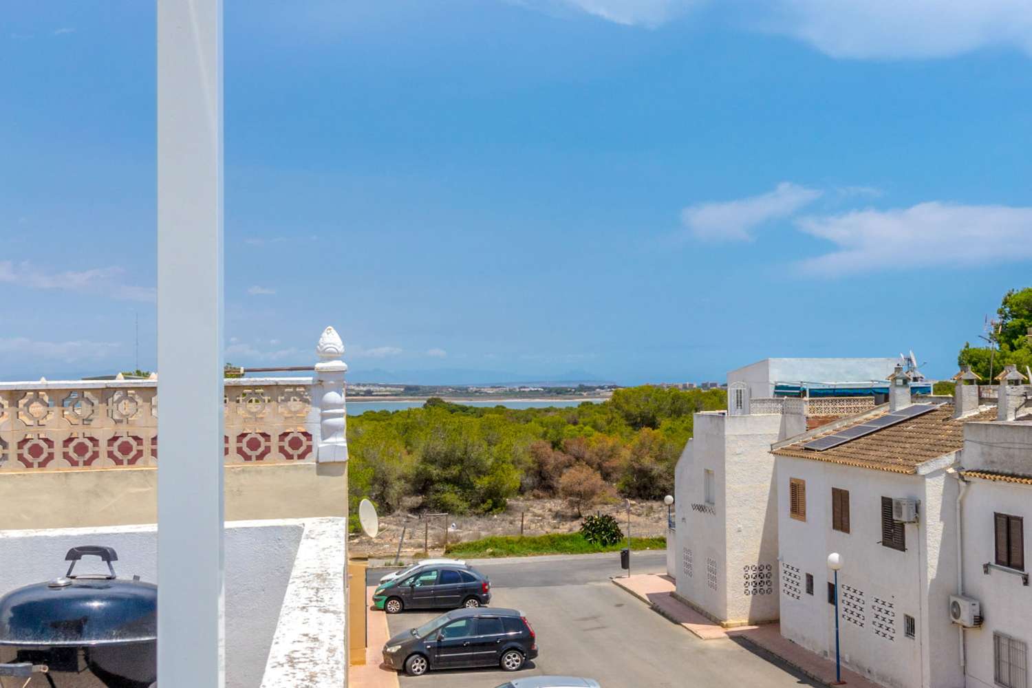 BUNGALOW RÉNOVÉ AU DERNIER ÉTAGE À EL CHAPARRAL, TORREVIEJA