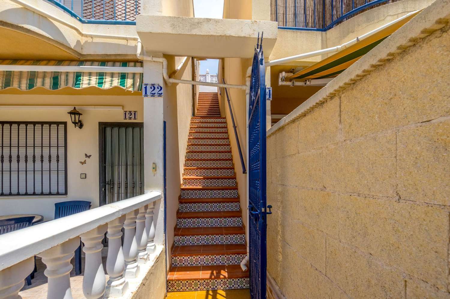 RENOVERET BUNGALOW PÅ ØVERSTE ETAGE I EL CHAPARRAL, TORREVIEJA