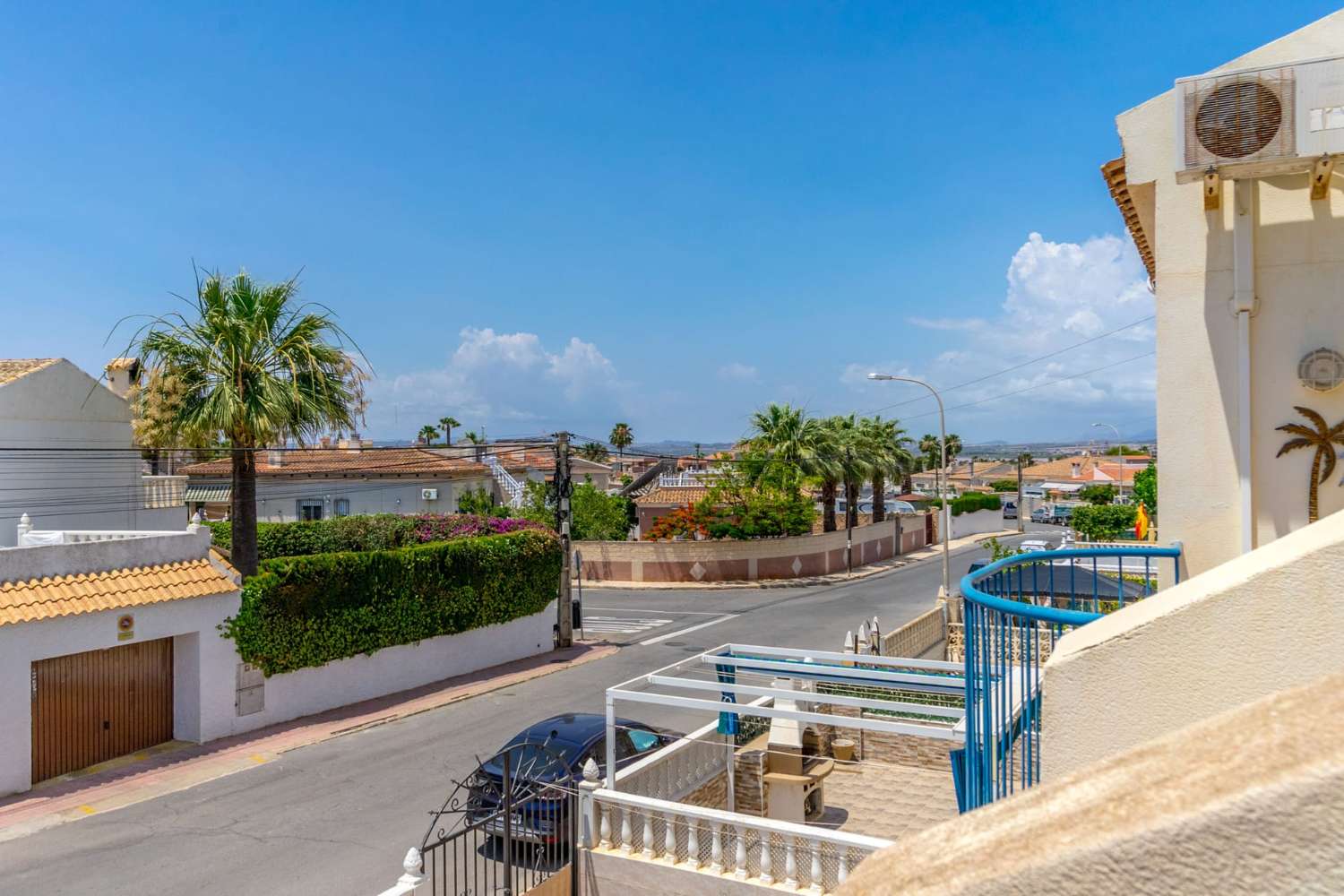 RENOVIERTER BUNGALOW AUF DER OBERSTEN ETAGE IN EL CHAPARRAL, TORREVIEJA