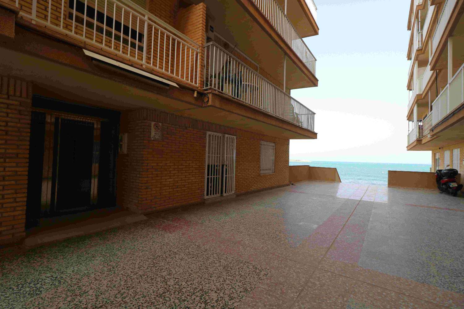 PENTHOUSE WITH STUNNING SEA VIEWS AND FRONTLINE ON PLAYA DE LOS NÁUFRAGOS