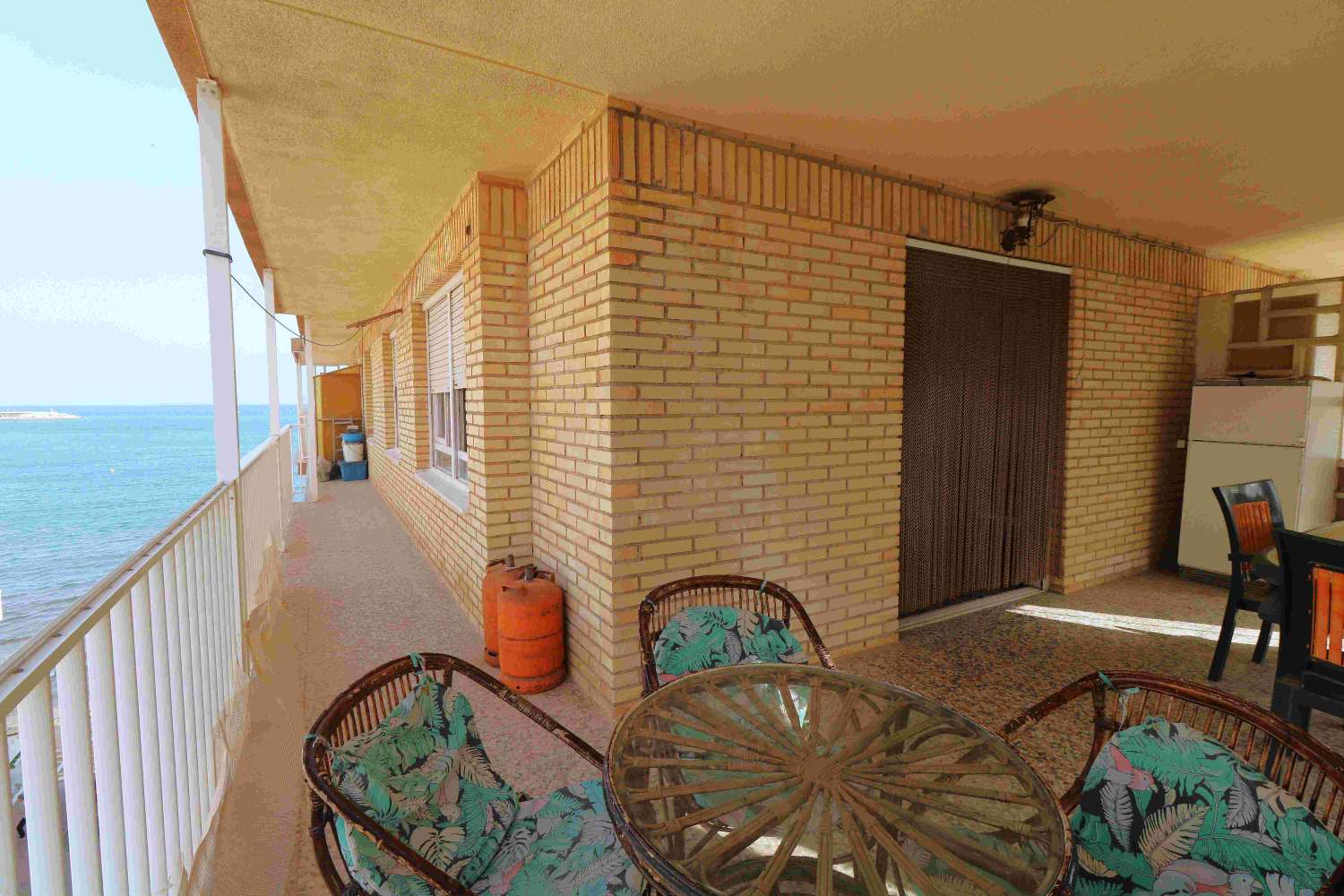 PENTHOUSE WITH STUNNING SEA VIEWS AND FRONTLINE ON PLAYA DE LOS NÁUFRAGOS