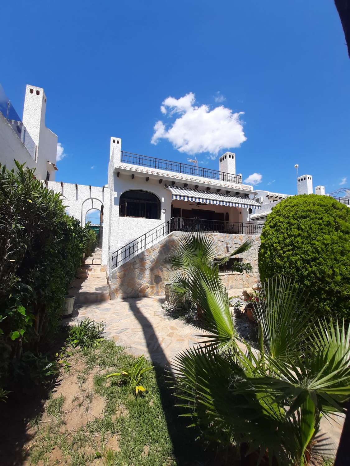 BELLA VILLA MEDITERRANEA A 400 METRI DALLA SPIAGGIA DI FLAMENCO CON PISCINA E GIARDINI