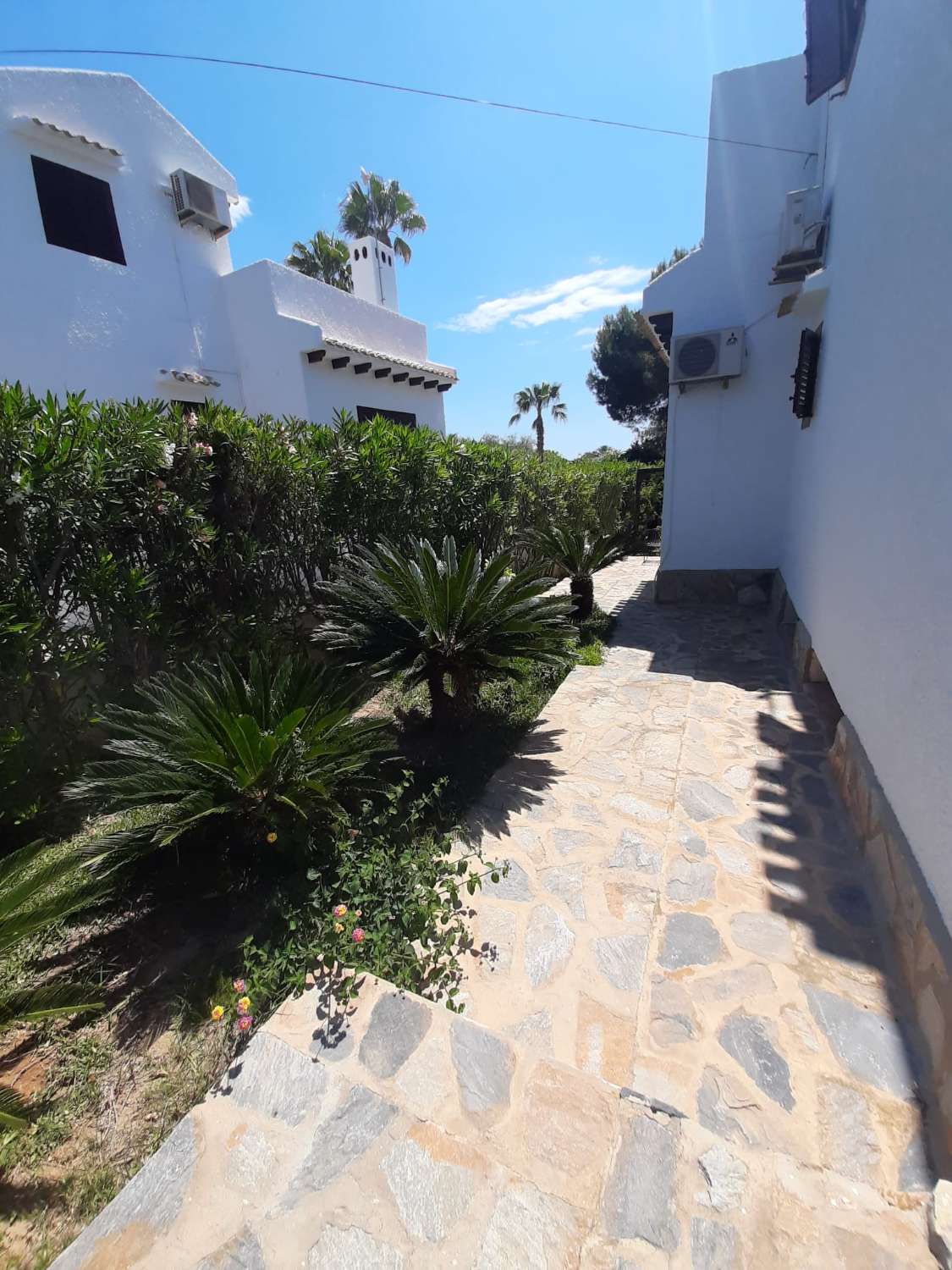 SCHÖNE MEDITERRANE VILLA 400 METER VOM FLAMENCO-STRAND MIT POOL UND GÄRTEN ENTFERNT