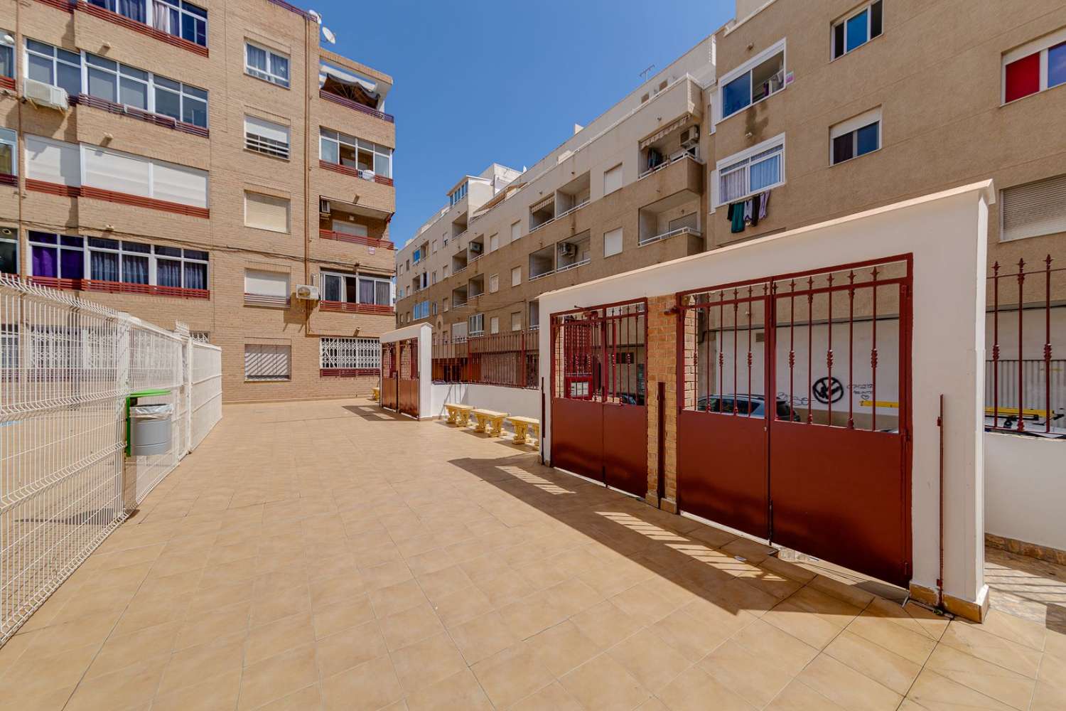 CHARMING APARTMENT IN EL MOLINO, TORREVIEJA, WITH LARGE BALCONY AND THREE COMMUNAL SWIMMING POOLS!