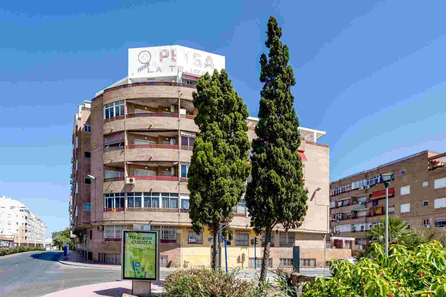 GRAZIOSO APPARTAMENTO A EL MOLINO, TORREVIEJA, CON AMPIO BALCONE E TRE PISCINE COMUNALI!