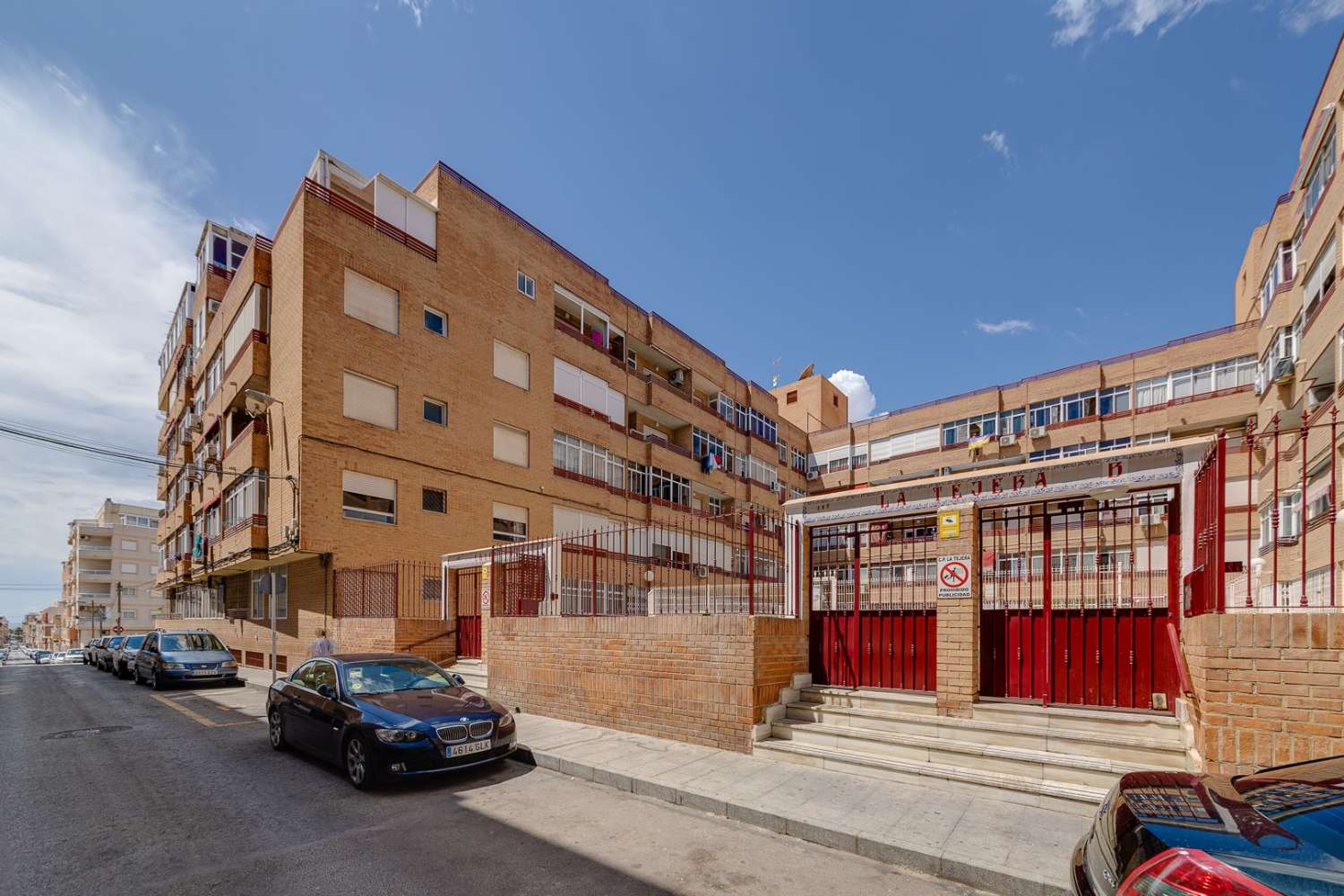 ¡ENCANTADOR APARTAMENTO EN EL MOLINO, TORREVIEJA, CON AMPLIO BALCÓN Y TRES PISCINAS COMUNITARIAS!