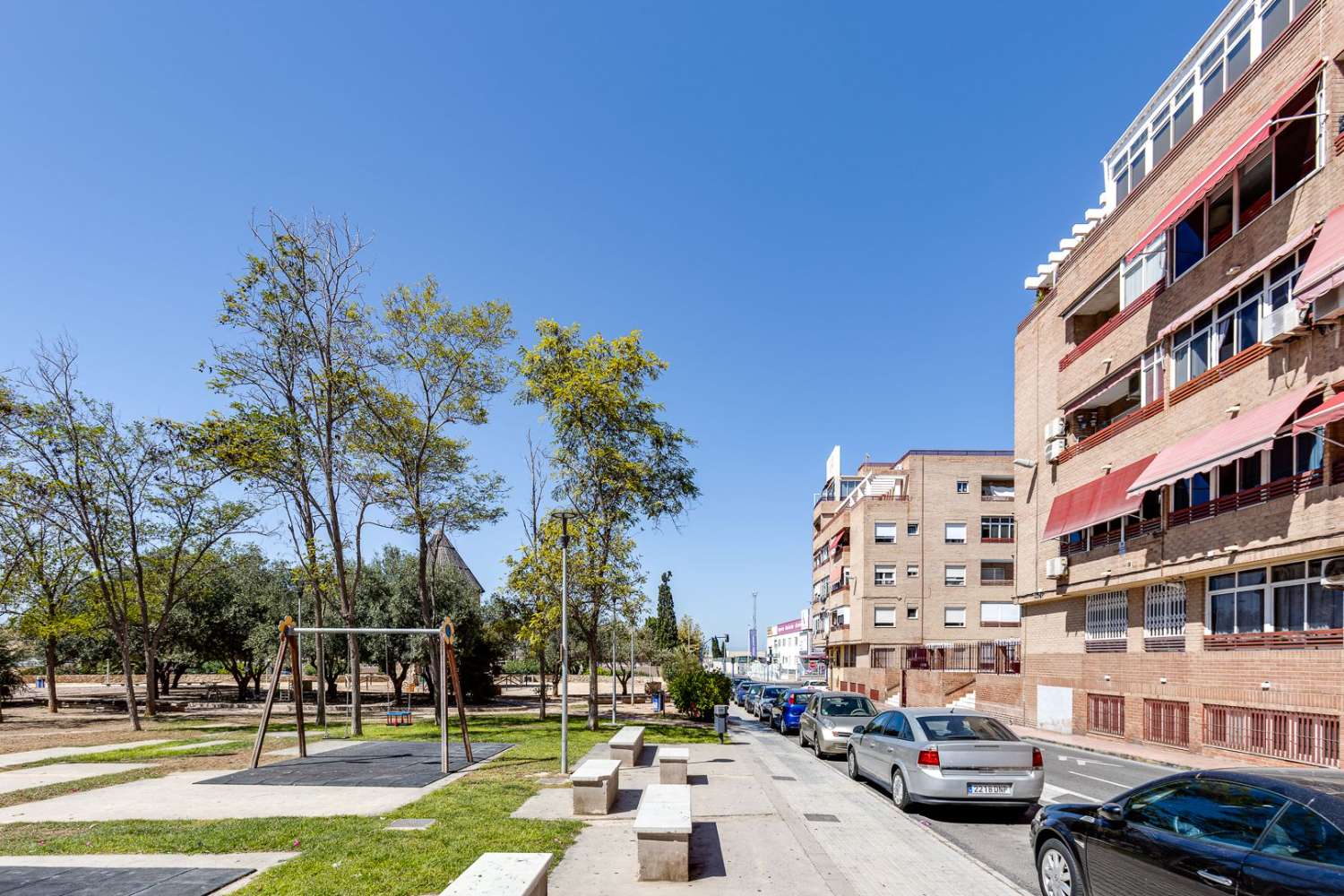 CHARMANT APPARTEMENT À EL MOLINO, TORREVIEJA, AVEC GRAND BALCON ET TROIS PISCINES COMMUNES !