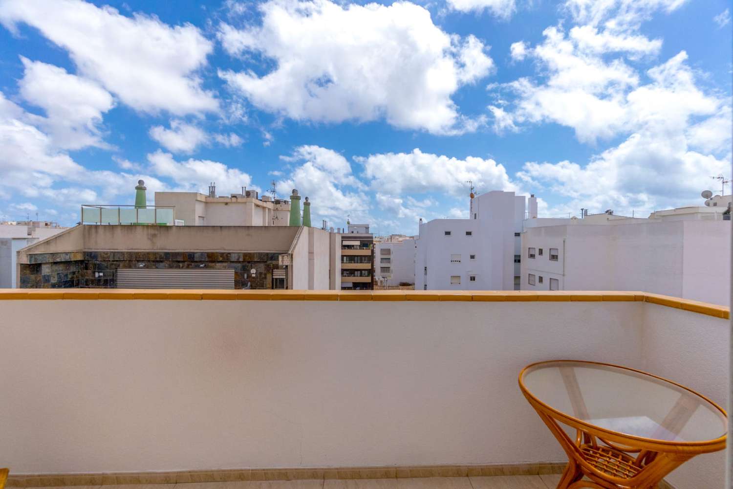 APPARTEMENT CONFORTABLE DANS LE CENTRE DE TORREVIEJA, À 700 MÈTRES DE LA MÉDITERRANÉE !