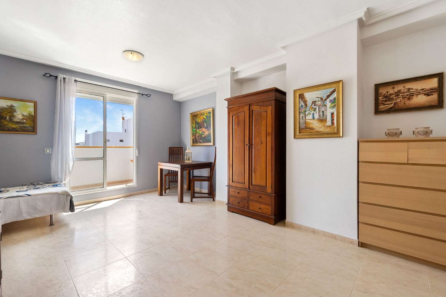 APPARTEMENT CONFORTABLE DANS LE CENTRE DE TORREVIEJA, À 700 MÈTRES DE LA MÉDITERRANÉE !