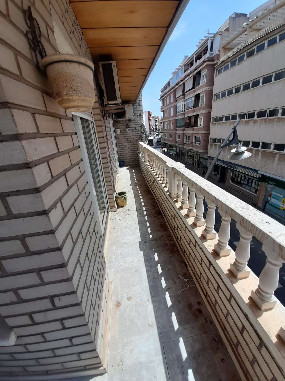 ¡ESPECTACULAR VIVIENDA EN ESQUINA, TOTALMENTE EXTERIOR, CON GARAJE INCLUIDO EN EL CENTRO!