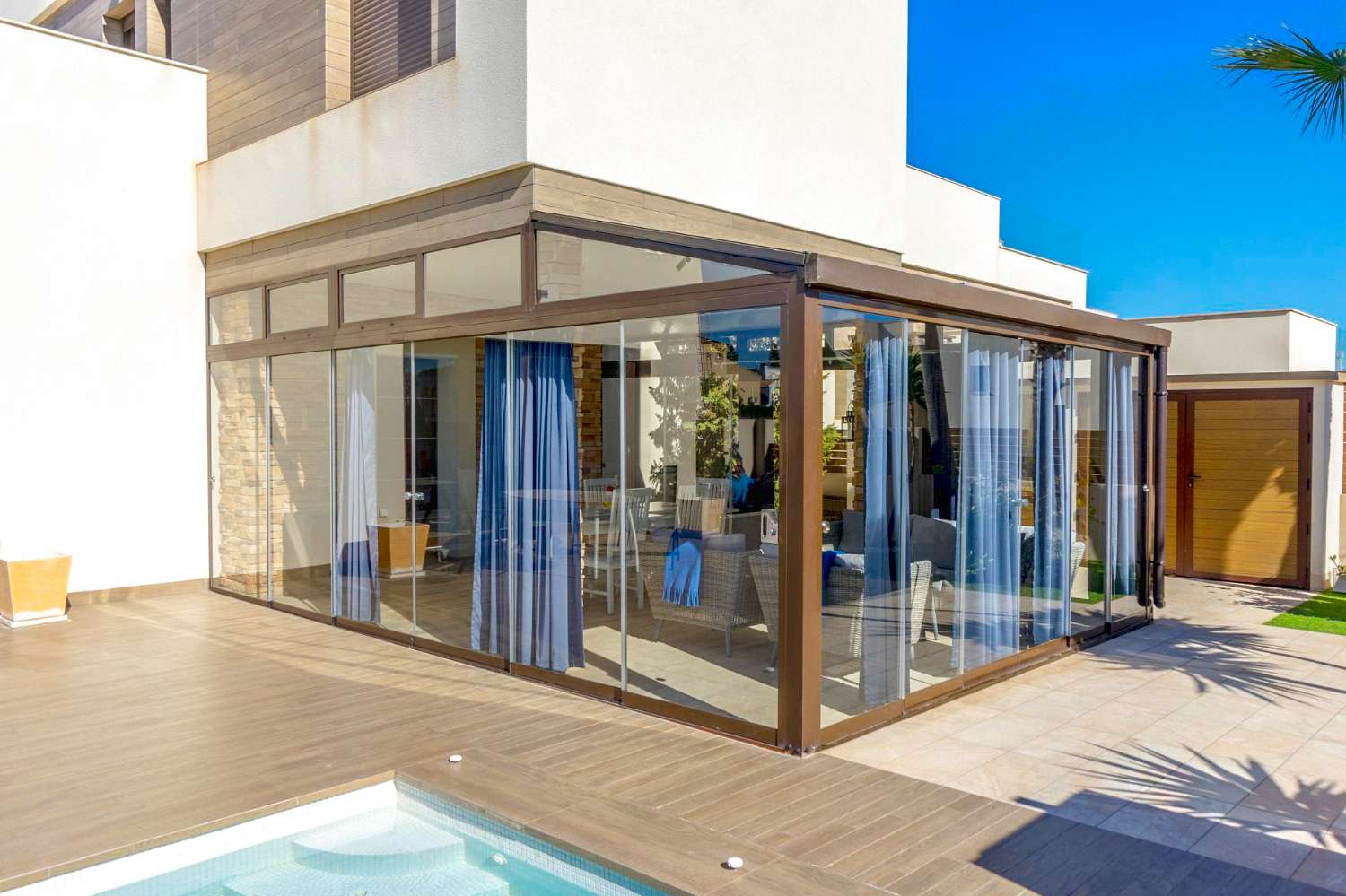 SPECTACULAIRE VILLA MODERNE À TORREVIEJA AVEC VUE PANORAMIQUE ET PISCINE PRIVÉE