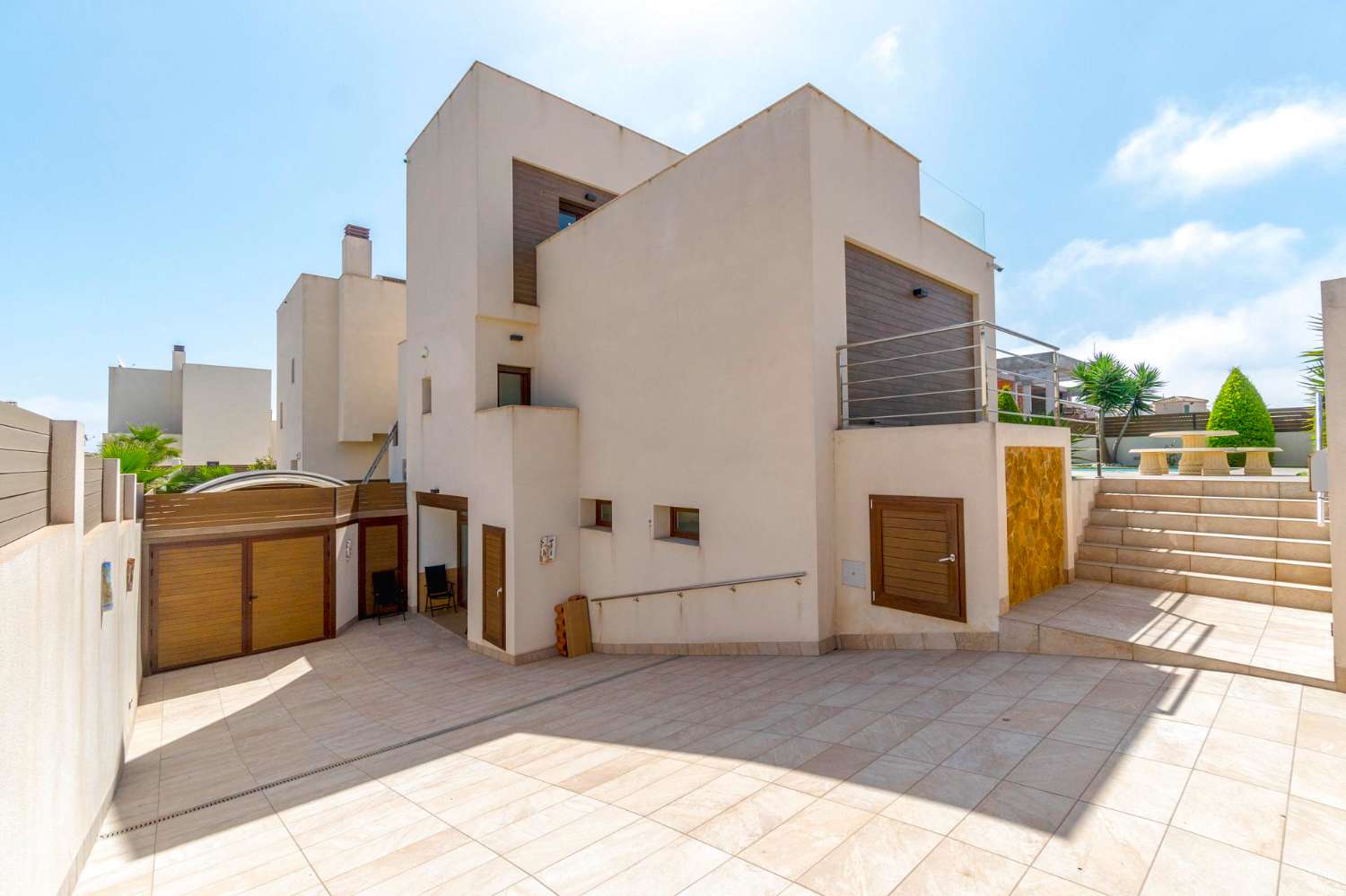 SPECTACULAIRE VILLA MODERNE À TORREVIEJA AVEC VUE PANORAMIQUE ET PISCINE PRIVÉE