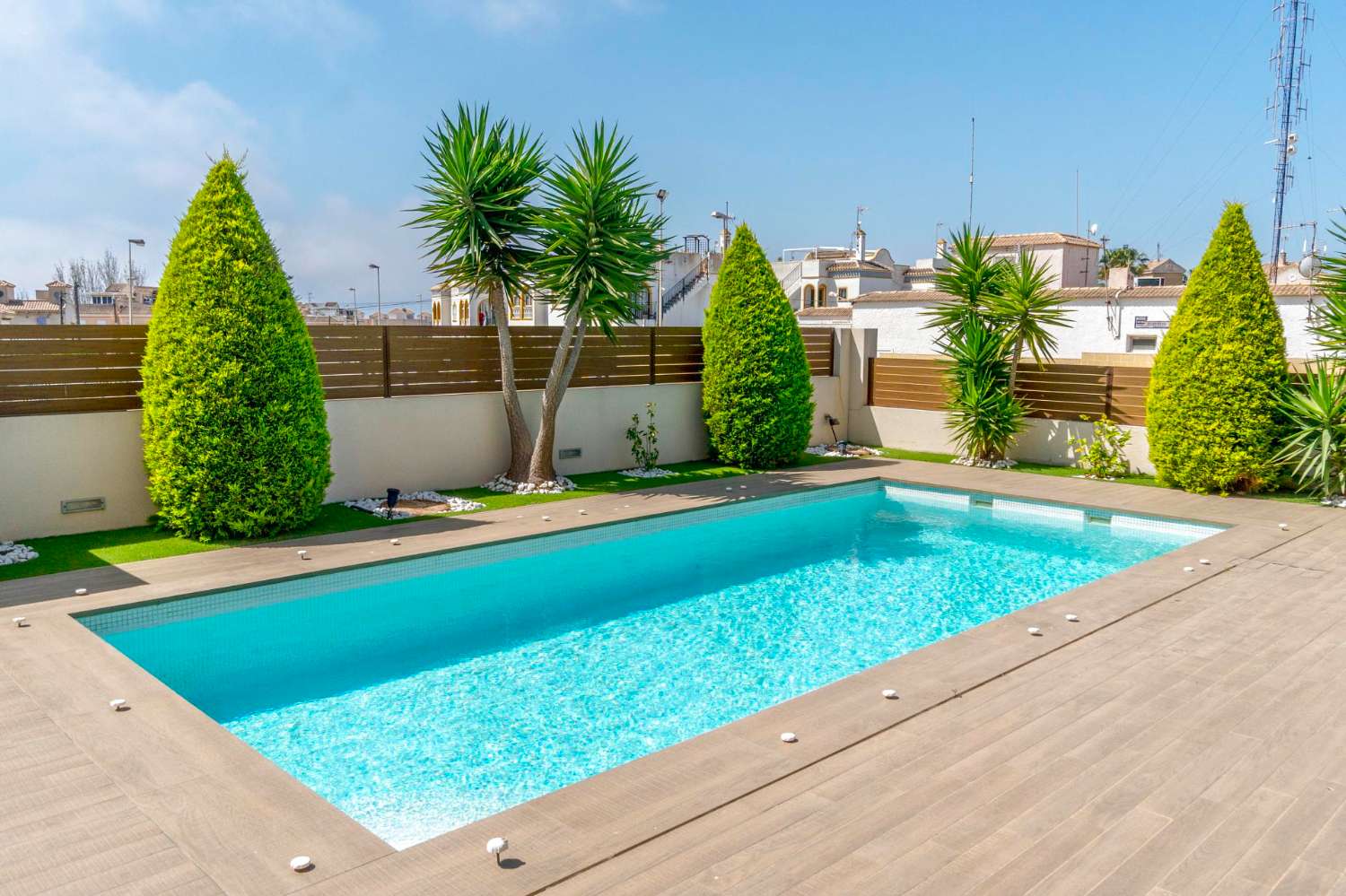 SPEKTAKULÄRE MODERNE VILLA IN TORREVIEJA MIT PANORAMABLICK UND PRIVATEM POOL