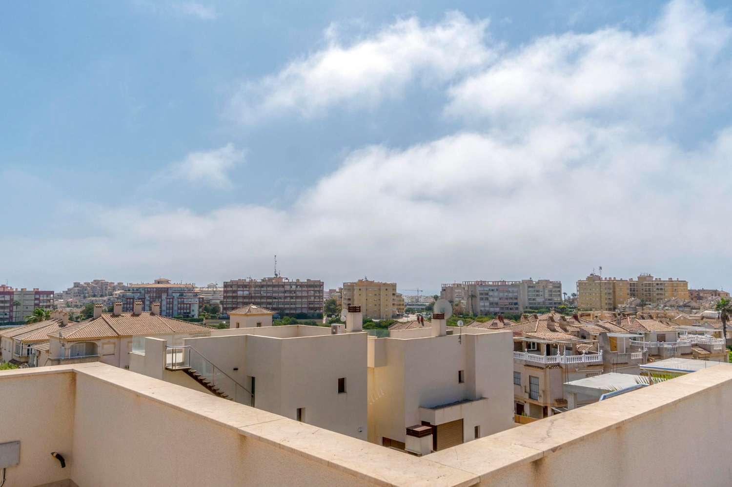 SPECTACULAIRE VILLA MODERNE À TORREVIEJA AVEC VUE PANORAMIQUE ET PISCINE PRIVÉE