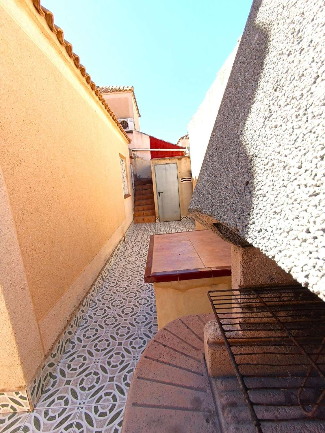 CASA A SCHIERA D'ANGOLO CON GIARDINO, SOLARIUM E PISCINA NEL JARDÍN DEL MAR III, VICINO A C.C. HABANERAS