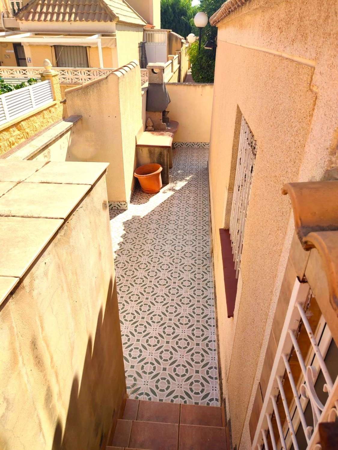 MAISON DE VILLE D’ANGLE AVEC JARDIN, SOLARIUM ET PISCINE À JARDÍN DEL MAR III, À CÔTÉ DE C.C. HABANERAS