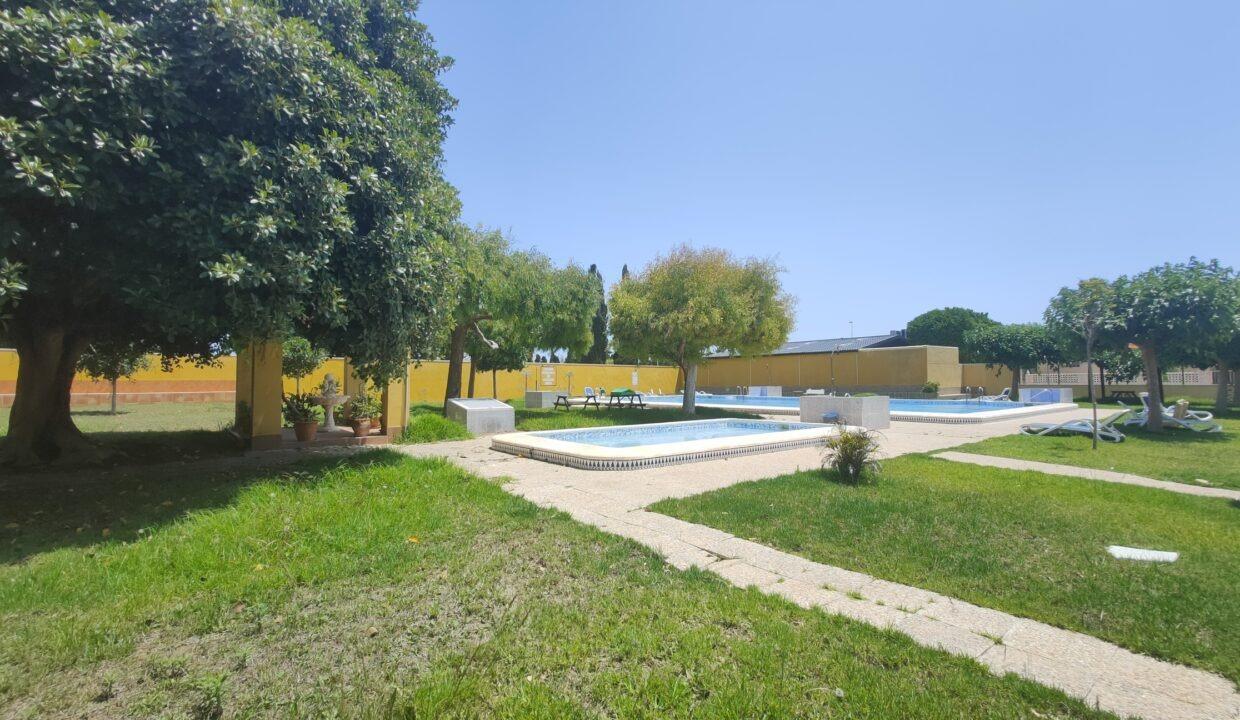 MAISON DE VILLE D’ANGLE AVEC JARDIN, SOLARIUM ET PISCINE À JARDÍN DEL MAR III, À CÔTÉ DE C.C. HABANERAS