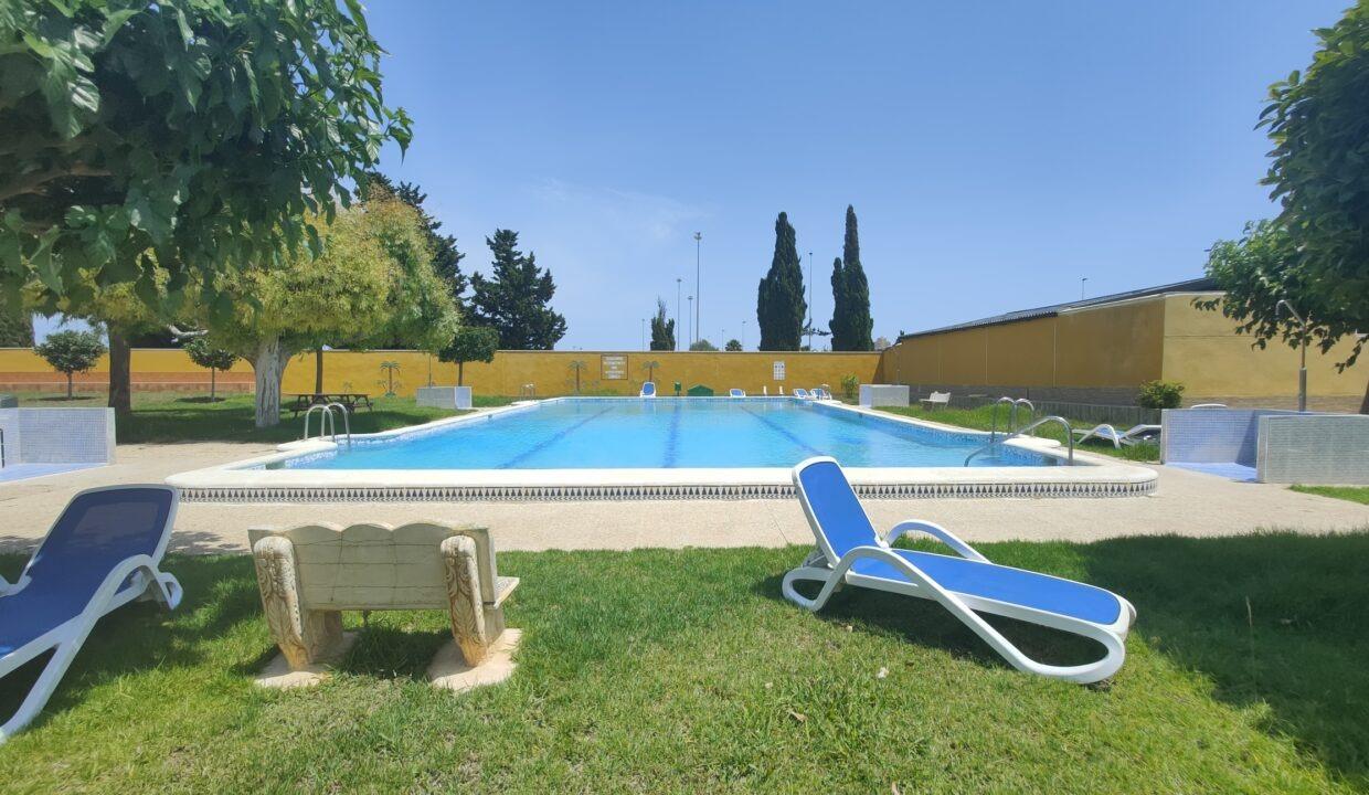 CASA A SCHIERA D'ANGOLO CON GIARDINO, SOLARIUM E PISCINA NEL JARDÍN DEL MAR III, VICINO A C.C. HABANERAS