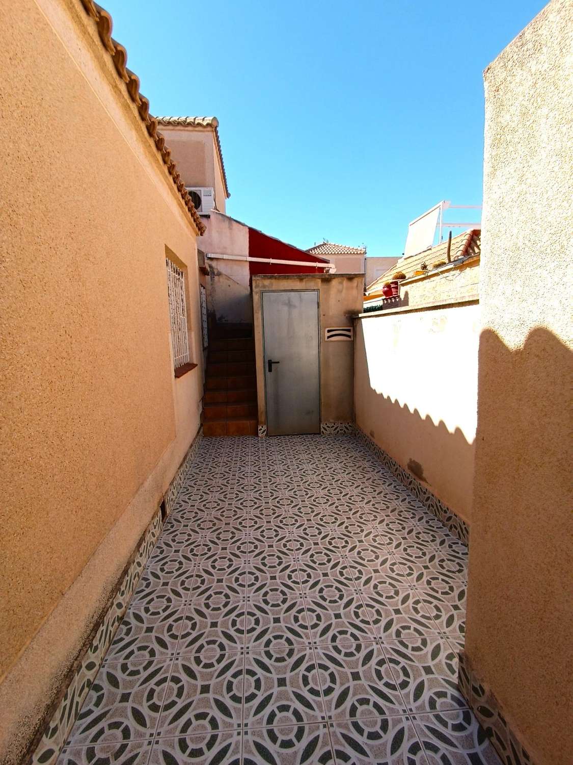 MAISON DE VILLE D’ANGLE AVEC JARDIN, SOLARIUM ET PISCINE À JARDÍN DEL MAR III, À CÔTÉ DE C.C. HABANERAS