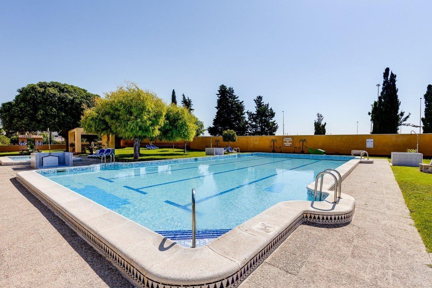 CASA A SCHIERA D'ANGOLO CON GIARDINO, SOLARIUM E PISCINA NEL JARDÍN DEL MAR III, VICINO A C.C. HABANERAS