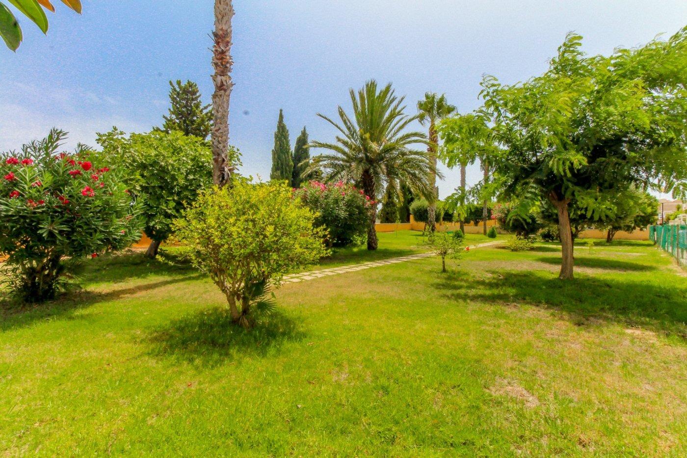 CASA A SCHIERA D'ANGOLO CON GIARDINO, SOLARIUM E PISCINA NEL JARDÍN DEL MAR III, VICINO A C.C. HABANERAS