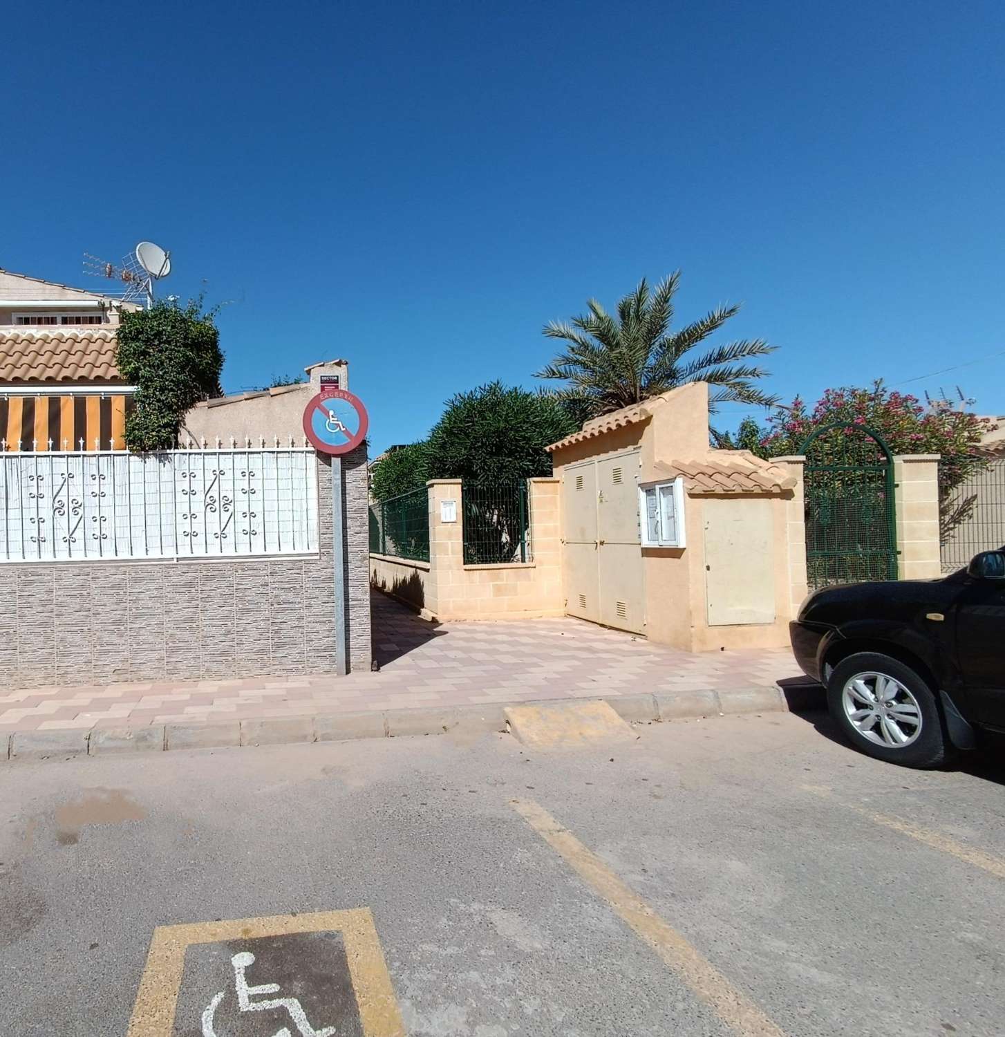 CASA A SCHIERA D'ANGOLO CON GIARDINO, SOLARIUM E PISCINA NEL JARDÍN DEL MAR III, VICINO A C.C. HABANERAS