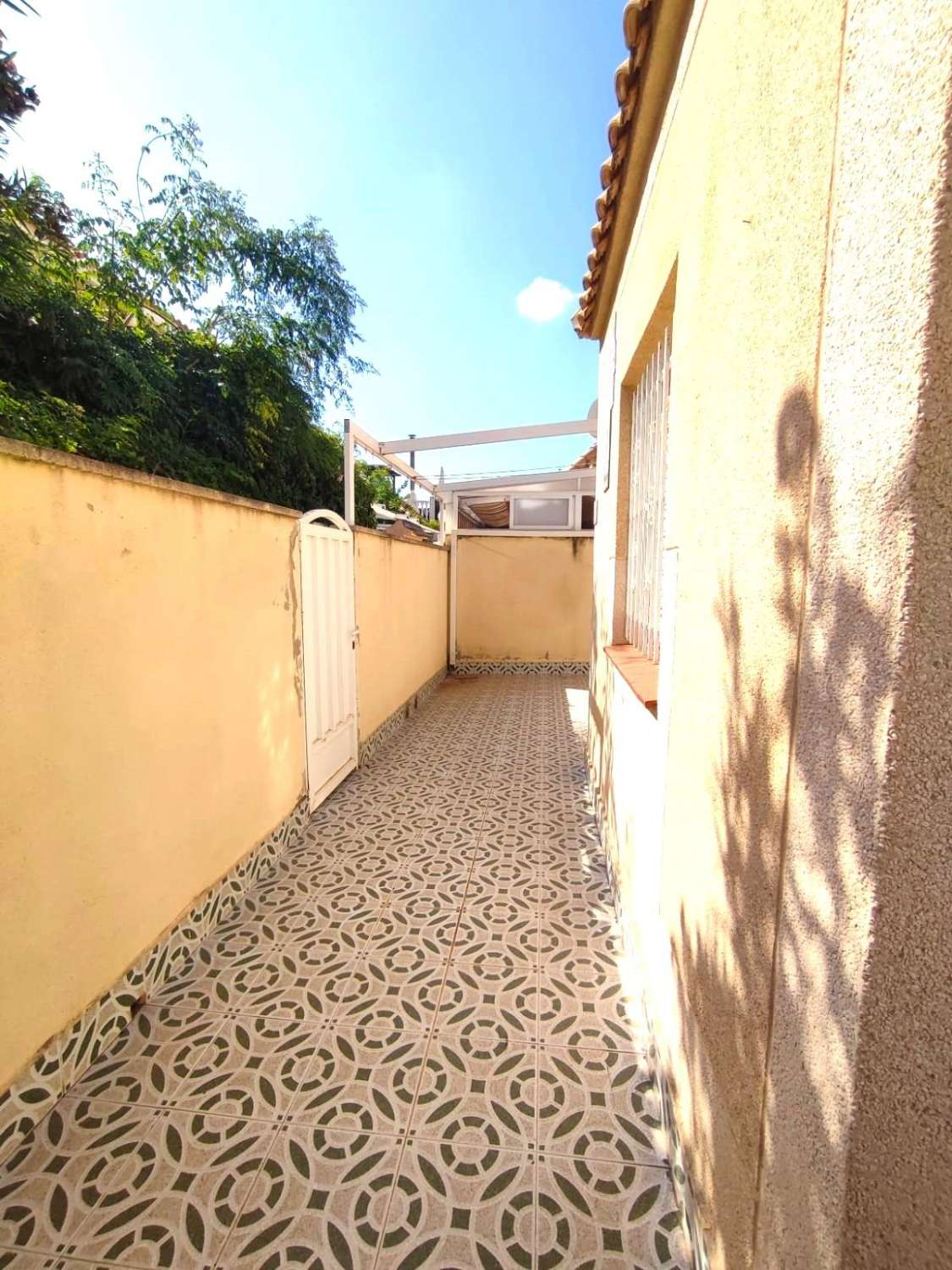 MAISON DE VILLE D’ANGLE AVEC JARDIN, SOLARIUM ET PISCINE À JARDÍN DEL MAR III, À CÔTÉ DE C.C. HABANERAS