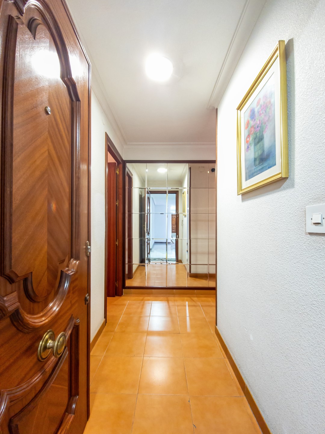 ¡AMPLIO APARTAMENTO CON GARAJE A 120M DEL PUERTO!