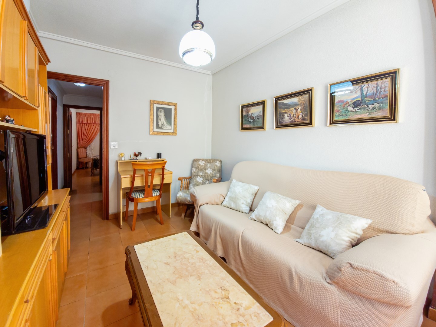 SPACIOUS APARTMENT WITH GARAGE 120M FROM THE PORT!