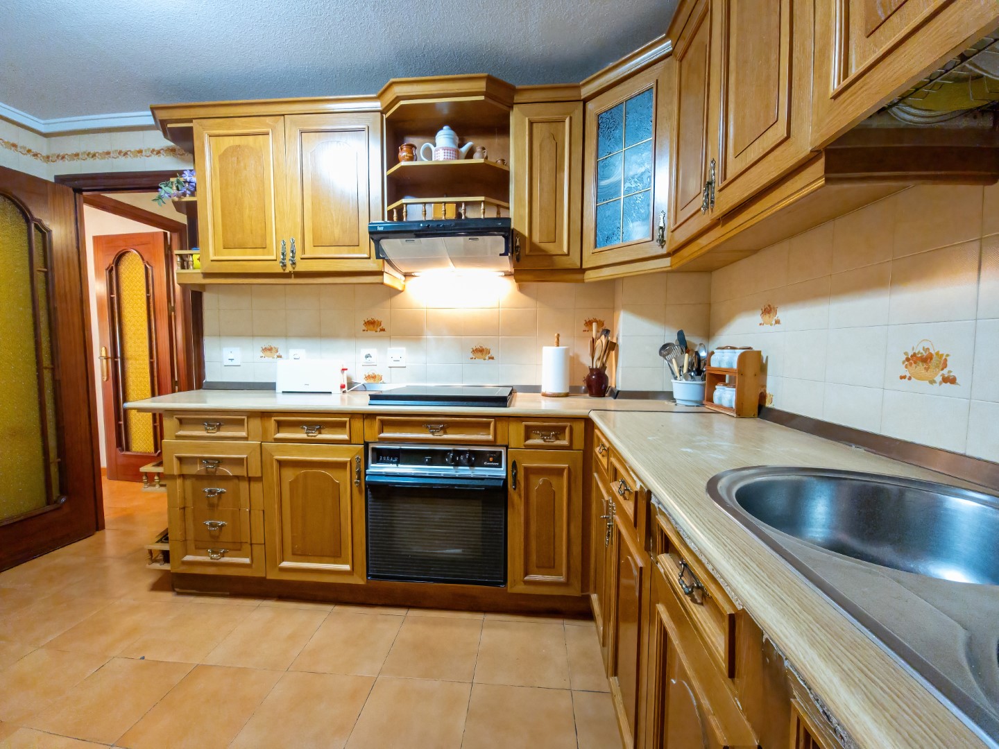 SPACIOUS APARTMENT WITH GARAGE 120M FROM THE PORT!