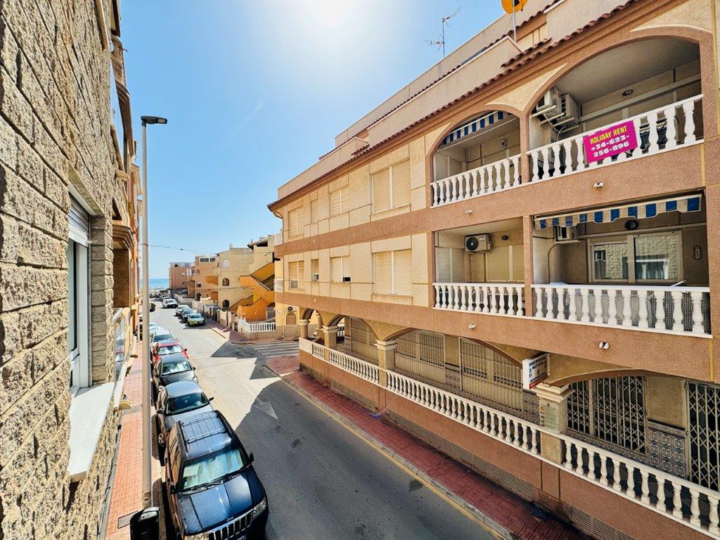 WOHNUNG IM ZENTRUM VON LA MATA MIT MEERBLICK UND SÜDAUSRICHTUNG