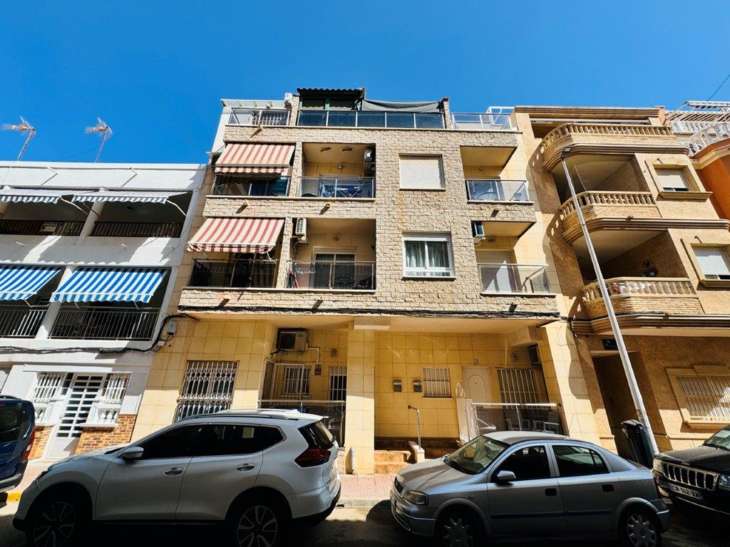 WOHNUNG IM ZENTRUM VON LA MATA MIT MEERBLICK UND SÜDAUSRICHTUNG