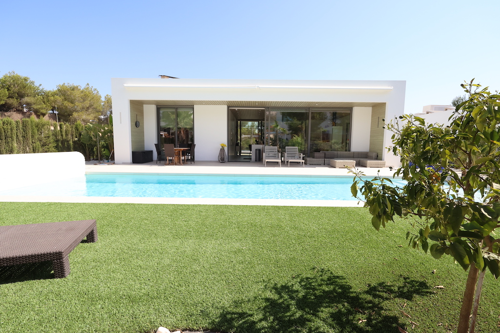 LUXURY VILLA IN LAS COLINAS GOLF WITH HEATED POOL AND EXCLUSIVE ACCESS TO THE BEACH CLUB