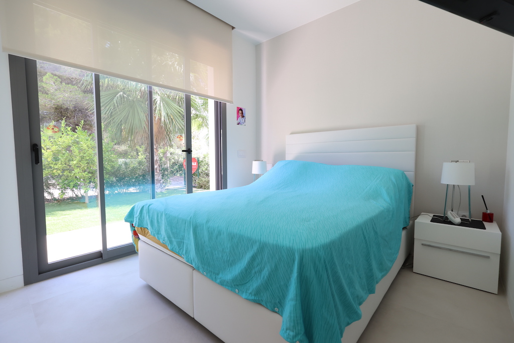 VILLA DE LUJO EN LAS COLINAS GOLF CON PISCINA CLIMATIZADA Y ACCESO EXCLUSIVO AL BEACH CLUB