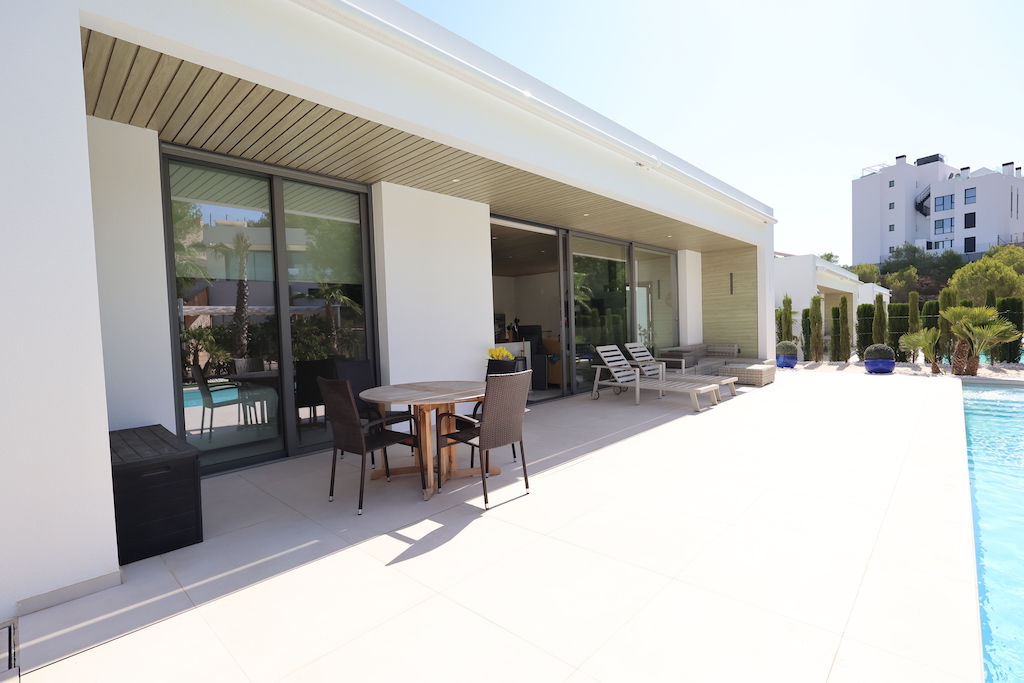 LUXURY VILLA IN LAS COLINAS GOLF WITH HEATED POOL AND EXCLUSIVE ACCESS TO THE BEACH CLUB