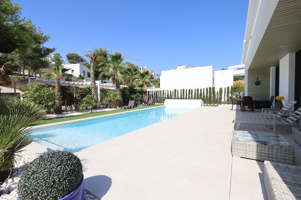 LUXURY VILLA IN LAS COLINAS GOLF WITH HEATED POOL AND EXCLUSIVE ACCESS TO THE BEACH CLUB