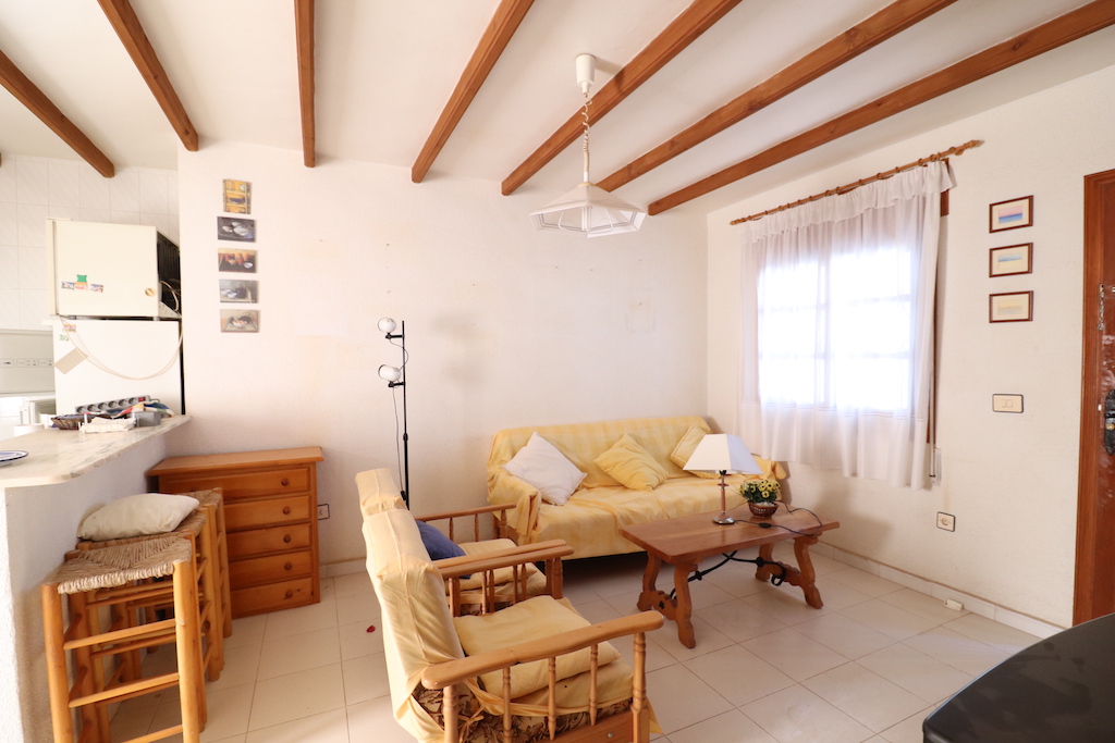 CORNER BUNGALOW IN LAS CHISMOSAS/LA FLORIDA NEAR PLAYA FLAMENCA AND ZENIA BOULEVARD WITH PRIVATE GARDEN AND BACKYARD