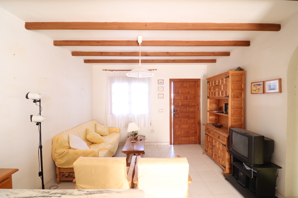 CORNER BUNGALOW IN LAS CHISMOSAS/LA FLORIDA NEAR PLAYA FLAMENCA AND ZENIA BOULEVARD WITH PRIVATE GARDEN AND BACKYARD