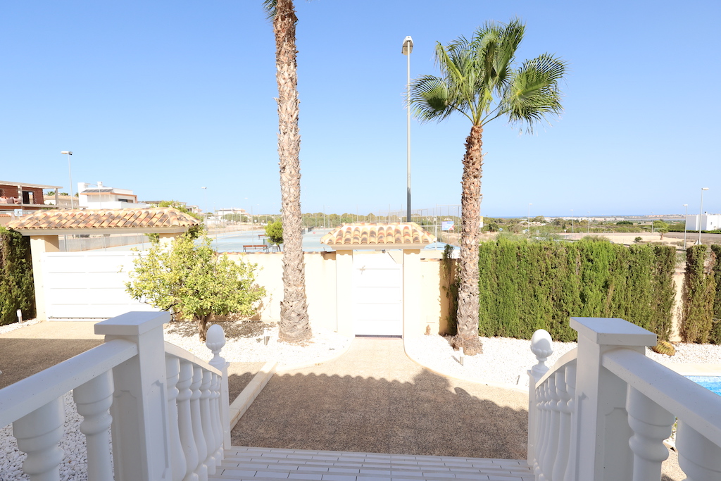 EXCLUSIVE DETACHED VILLA IN CIUDAD QUESADA WITH SEA VIEWS AND LUXURIOUS FACILITIES