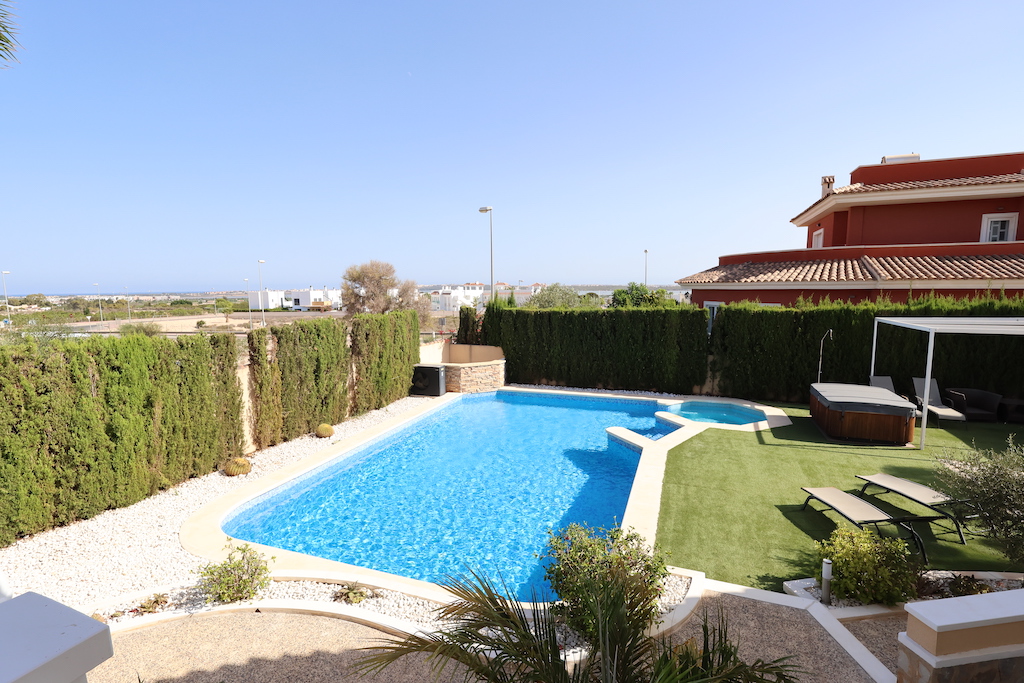 EXCLUSIVE DETACHED VILLA IN CIUDAD QUESADA WITH SEA VIEWS AND LUXURIOUS FACILITIES