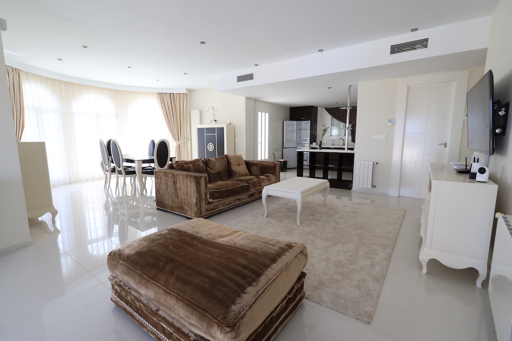 EXCLUSIVE DETACHED VILLA IN CIUDAD QUESADA WITH SEA VIEWS AND LUXURIOUS FACILITIES