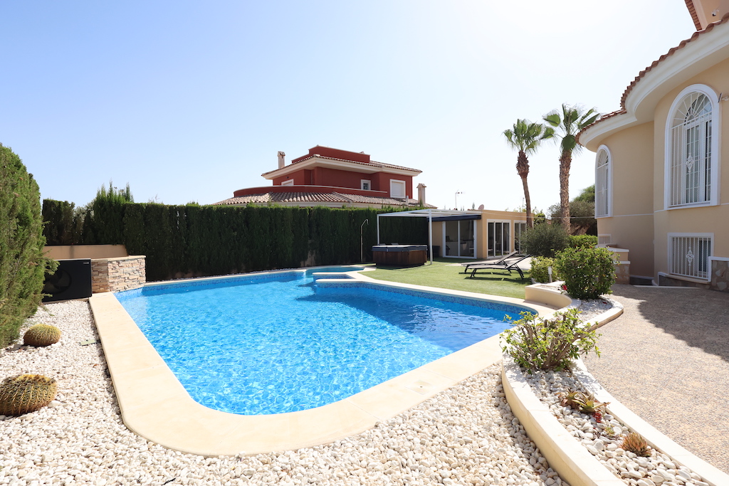 ESCLUSIVA VILLA INDIPENDENTE A CIUDAD QUESADA CON VISTA SUL MARE E SERVIZI DI LUSSO