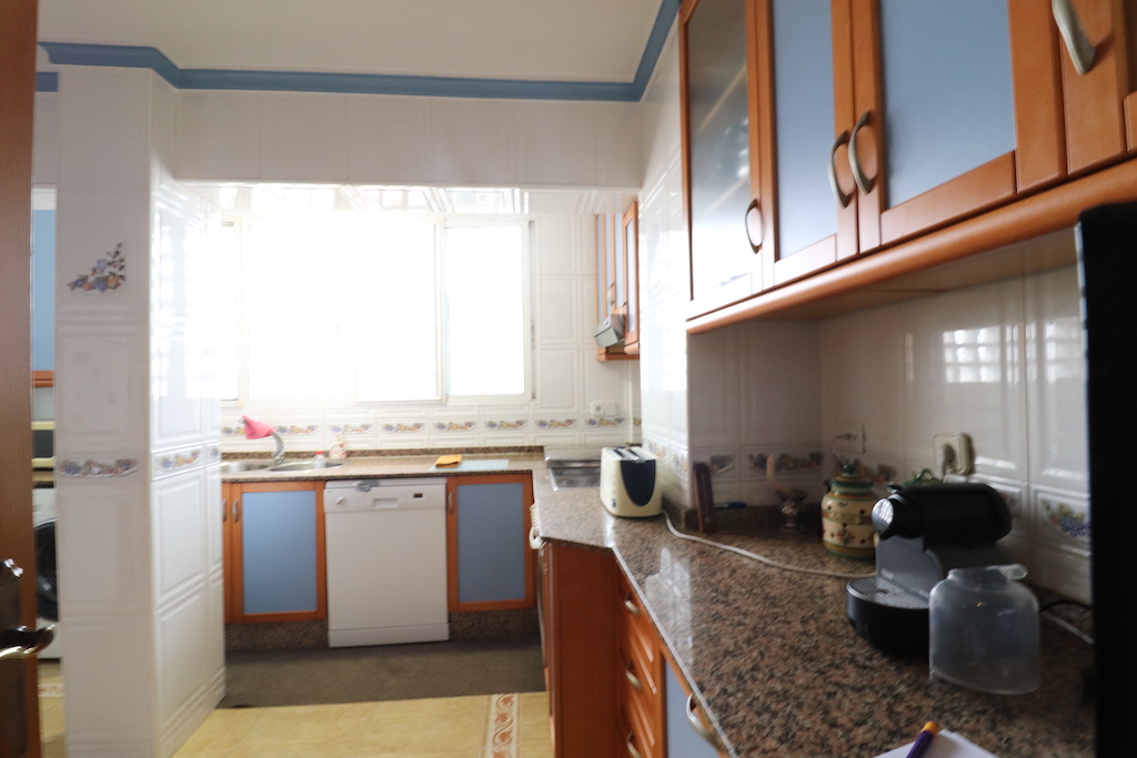 APPARTEMENT D’ANGLE À TORREVIEJA AVEC VUE SUR LA MER ET ÉQUIPEMENTS ÉTENDUS