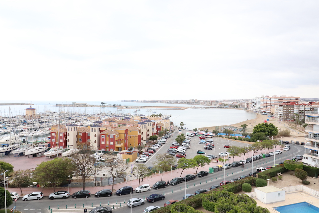 APPARTAMENTO D'ANGOLO A TORREVIEJA CON VISTA SUL MARE E AMPI SERVIZI