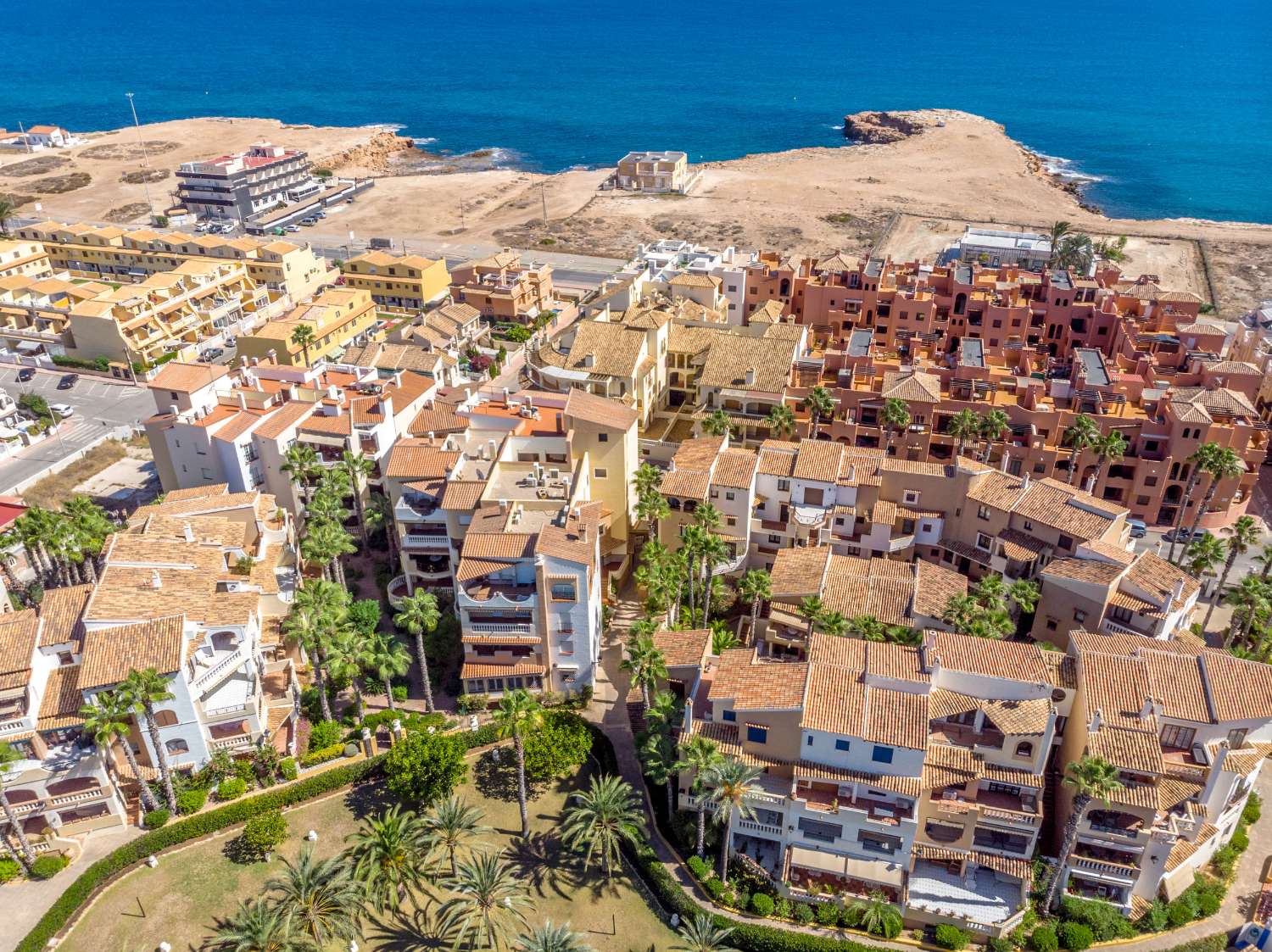 APPARTEMENT DE CHARME À ALDEA DEL MAR À 230 MÈTRES DE LA PLAGE DE LOS LOCOS | GRAND ESPACE DE STATIONNEMENT ET DÉBARRAS INCLUS