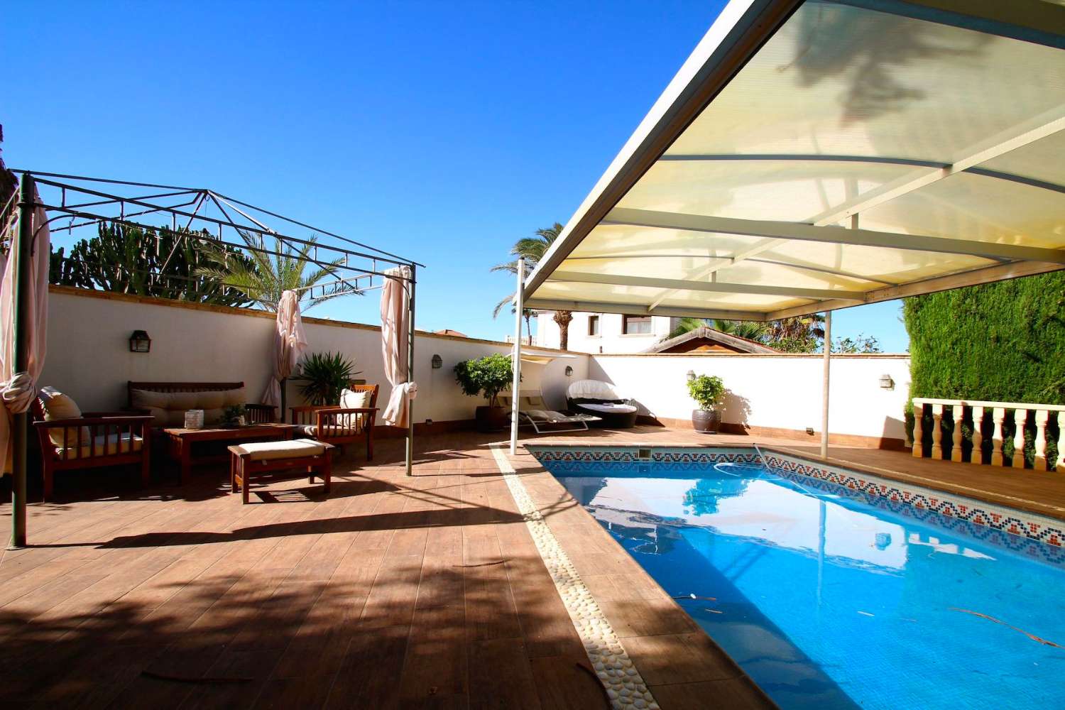 LUXURIÖSE MEDITERRANE VILLA MIT 7 SCHLAFZIMMERN UND POOL IN AGUAS NUEVAS II - TORREVIEJA