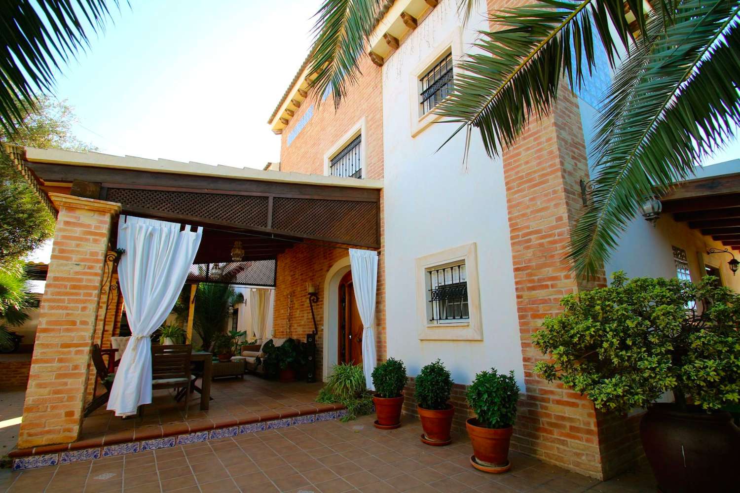 LUXURIÖSE MEDITERRANE VILLA MIT 7 SCHLAFZIMMERN UND POOL IN AGUAS NUEVAS II - TORREVIEJA