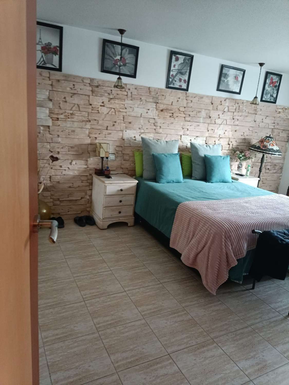 UNIQUE OPPORTUNITY: HOUSE DIVIDED INTO 2 INDEPENDENT APARTMENTS 200M FROM THE BEACH IN TORREVIEJA