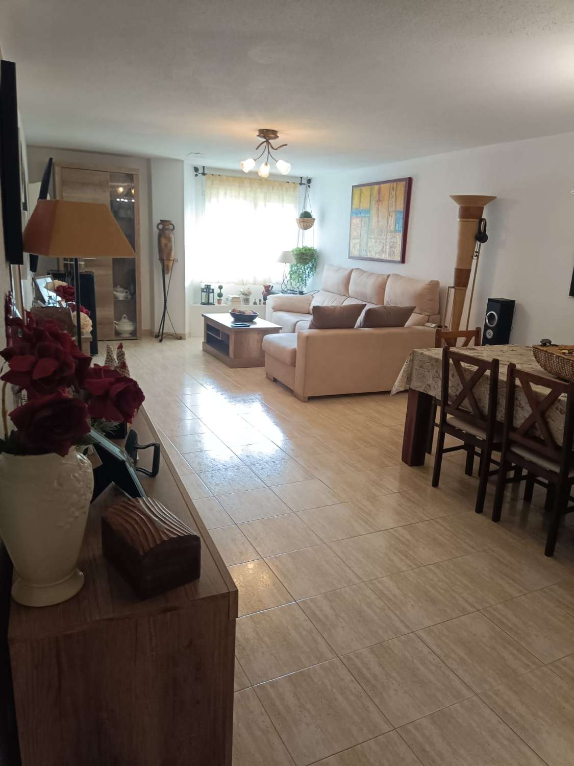 UNIQUE OPPORTUNITY: HOUSE DIVIDED INTO 2 INDEPENDENT APARTMENTS 200M FROM THE BEACH IN TORREVIEJA