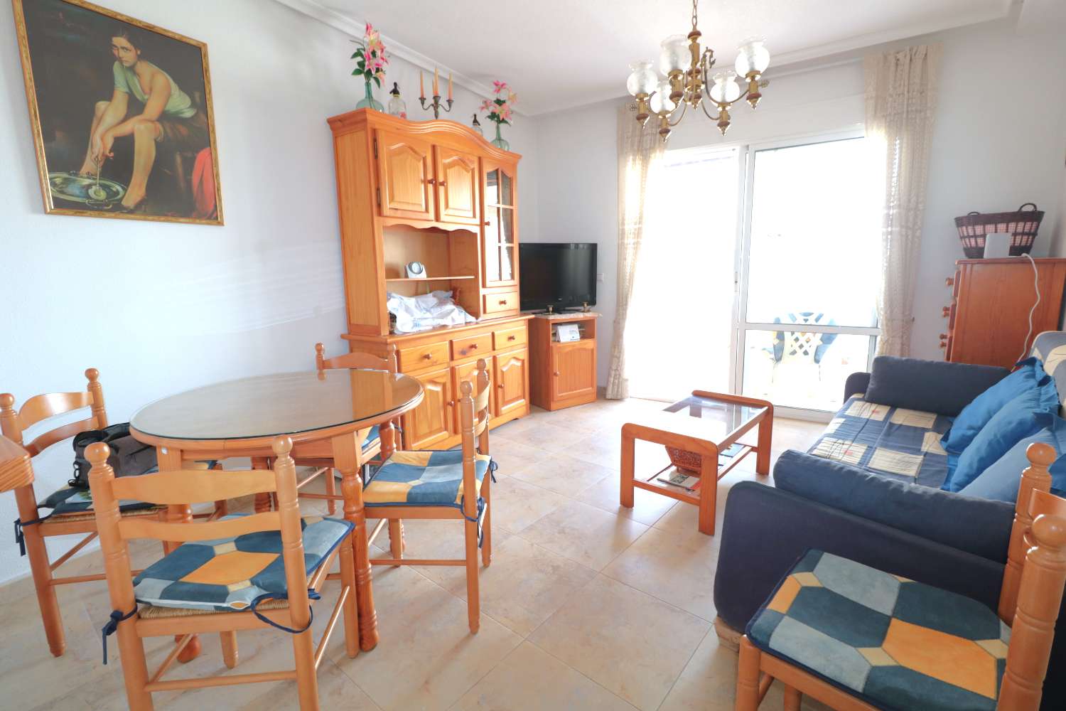 ZENTRALE WOHNUNG IN TORREVIEJA MIT TERRASSE UND GARAGE 600 M VOM STRAND ENTFERNT